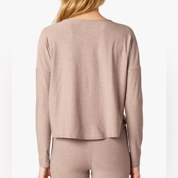 Beyond Yoga Soft Boxy Sun Blocking Featherweight Morning Light Pullover Tan Chai - Picture 3 of 8